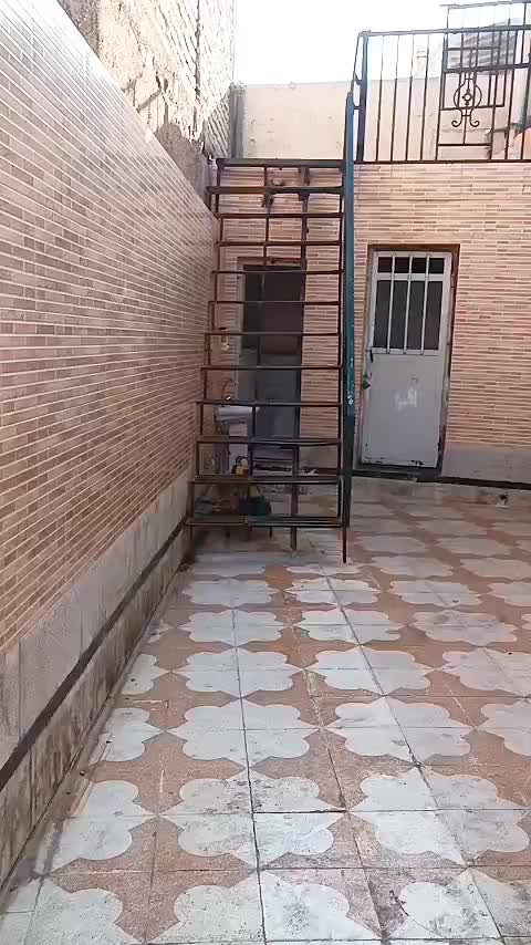 دو واحد مسکونی نزدیک به خیابان و ایستگاه اتوبوس|فروش خانه و ویلا|شیراز, مسلم|دیوار