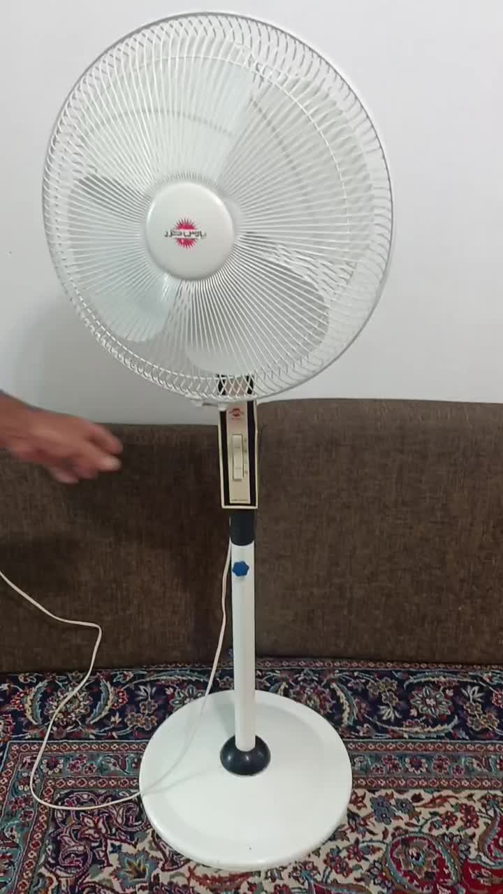 پنکه پارس خزر پایه دار مرتب و سالم موتور مسی|پنکه و تصفیه‌کنندهٔ هوا|شیراز, شهرک بهار|دیوار