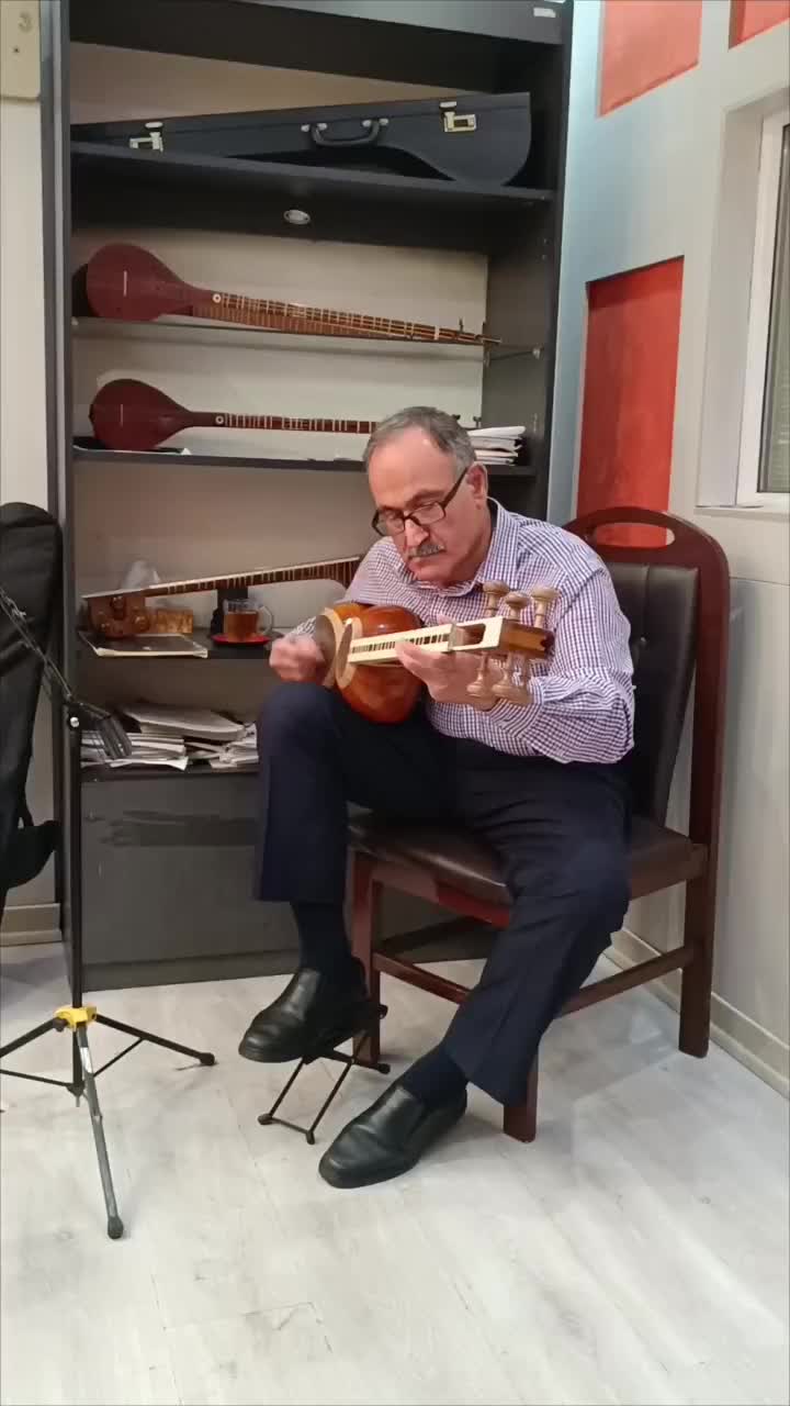 تار ویژه حمیدی|سازهای سنتی|قدس, شهر‌قدس|دیوار