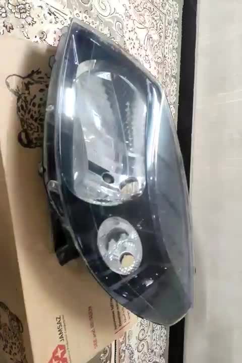 چراغ جلو چپ ساندرو|قطعات یدکی و لوازم جانبی|اصفهان, سرشبادران|دیوار