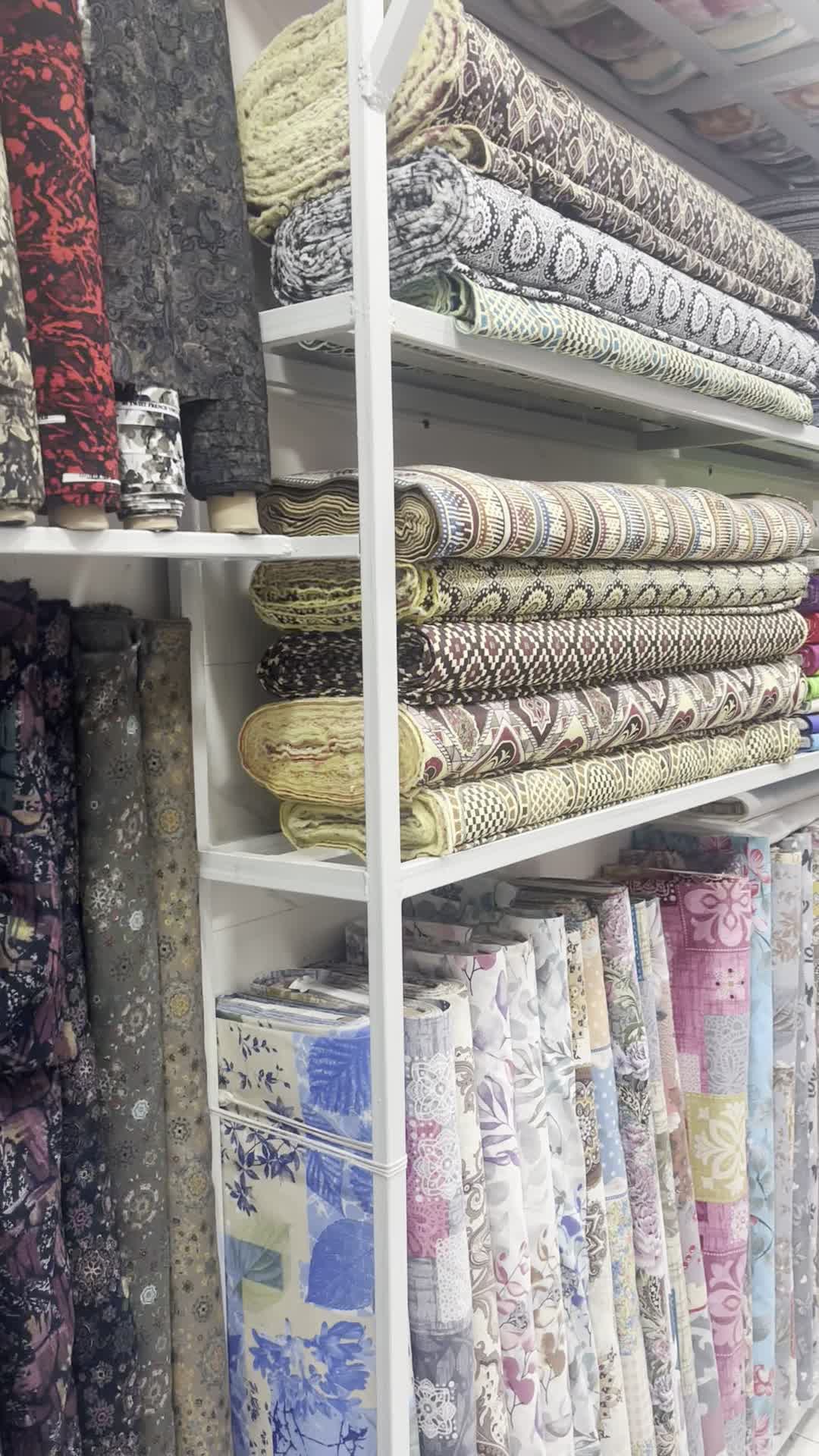 تعدادی قفسه اهنی بفروش میرسد به صورت یکجا|فروشگاه و مغازه|قرچک, محمد آباد|دیوار