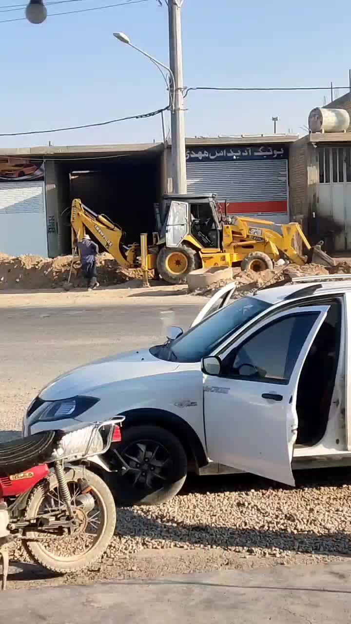 بیل بکهو ۲۲۰i|خودرو سنگین|شیراز, رحمتآباد|دیوار