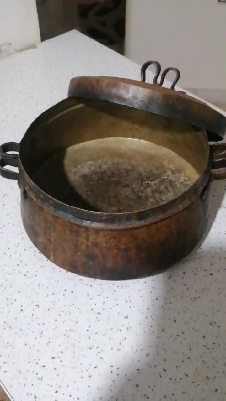 دیگ مسی قدیمی|کلکسیون اشیاء عتیقه|کاشمر, |دیوار