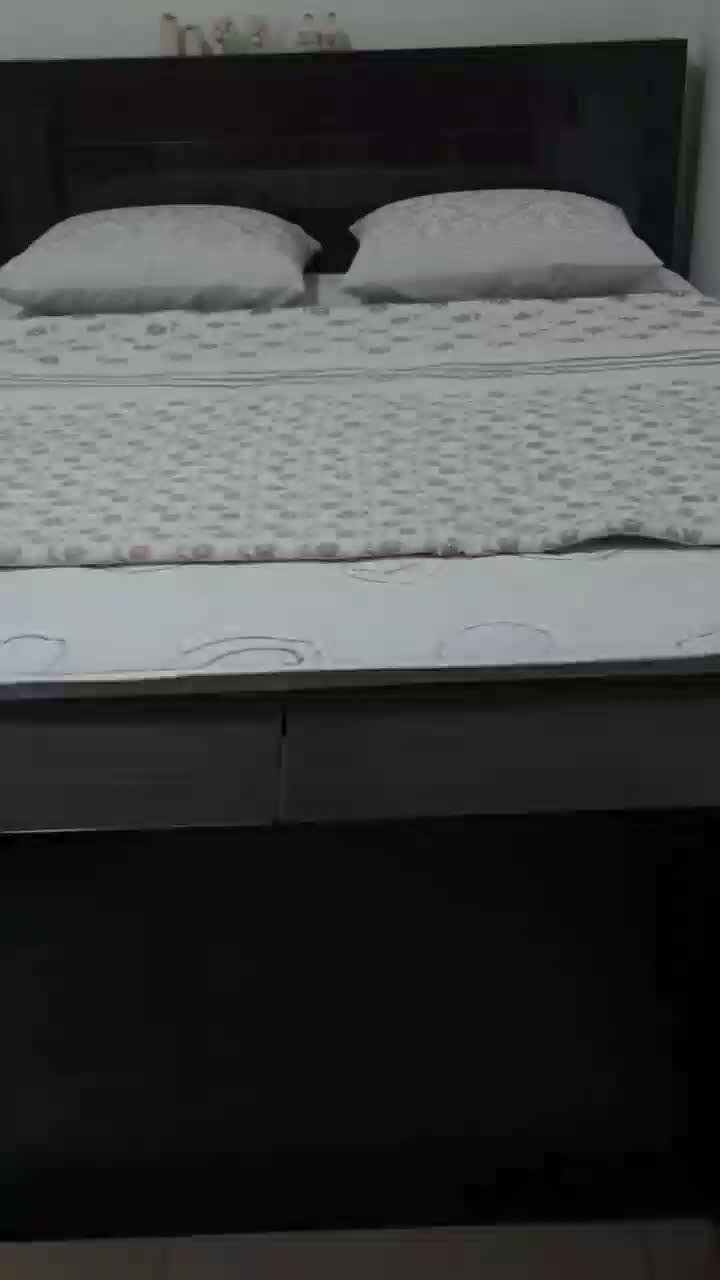 تخت خواب دو نفره محکم با میز آرایش و آینه|تخت و سرویس خواب|رباط‌کریم, نصیرشهر|دیوار