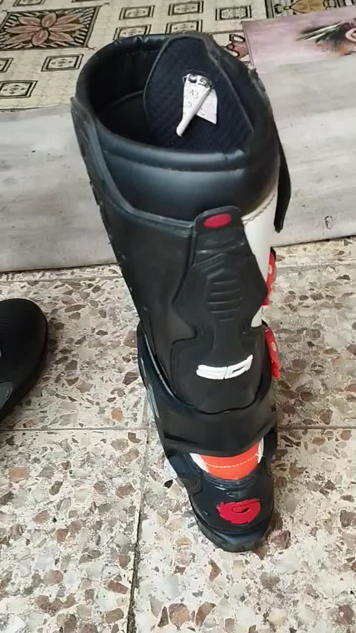 پوتین کراسی در حد نو|کیف، کفش، کمربند|رامسر, |دیوار