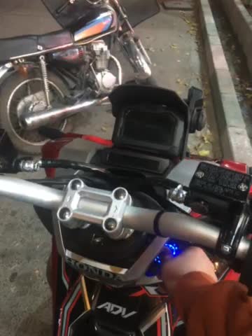 موتور ای دی وی سالم بشرط ۴۰۲|موتورسیکلت|قم, بنیاد|دیوار