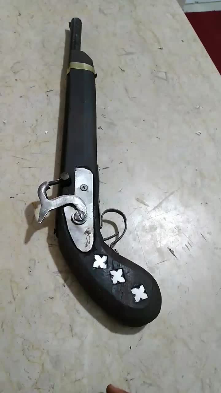 دیوارکوب تپانچه|صنایع دستی و سایر لوازم تزئینی|مرودشت, رودبال|دیوار