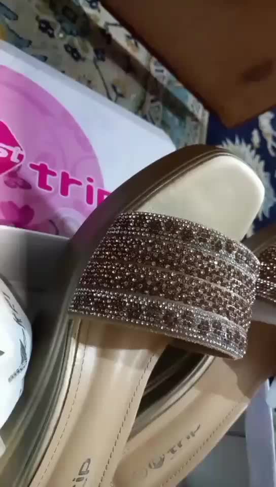 صندل مجلسی|کیف، کفش، کمربند|اهواز, نبوت|دیوار