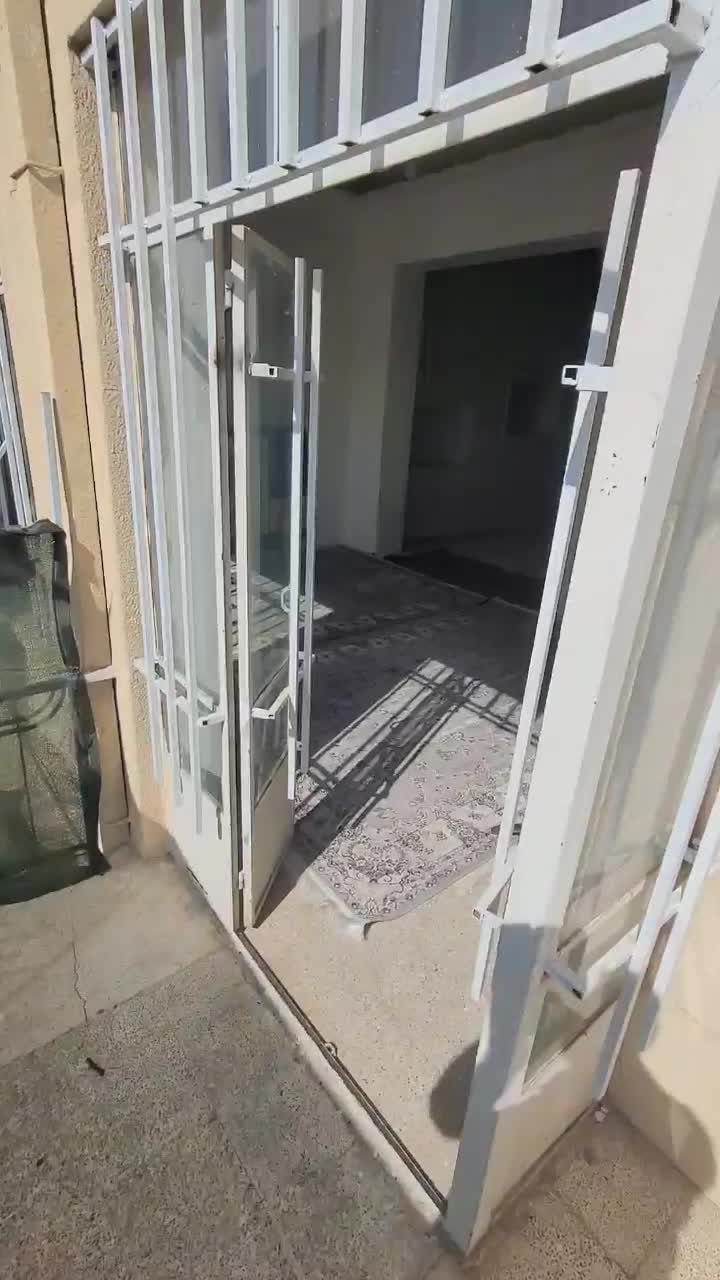 طیقه بالا در از حیاط|اجارهٔ خانه و ویلا|شیراز, لب آب|دیوار