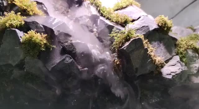 آکواریوم با طرح صخره و آبشار|ماهی|ارومیه, |دیوار