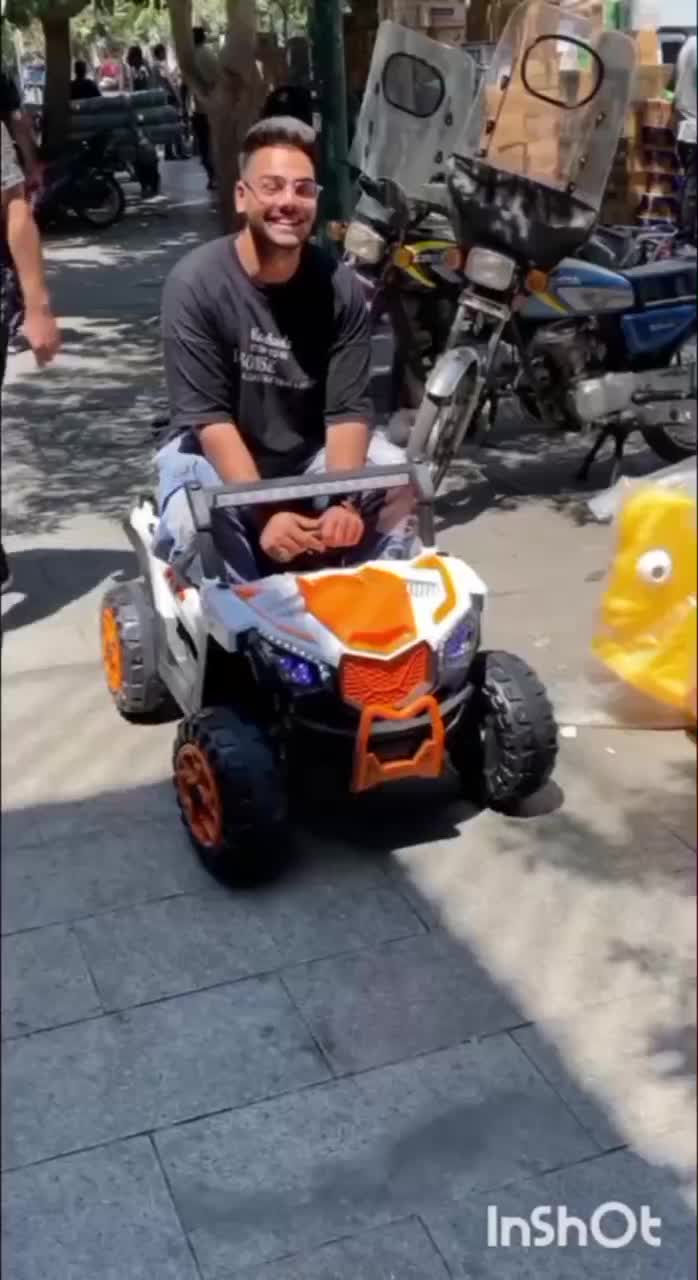 ماشین شارژی افرود ۵موتوره دونفره سوییچی باپرژکتور|اسباببازی بچه|تهران, بازار|دیوار