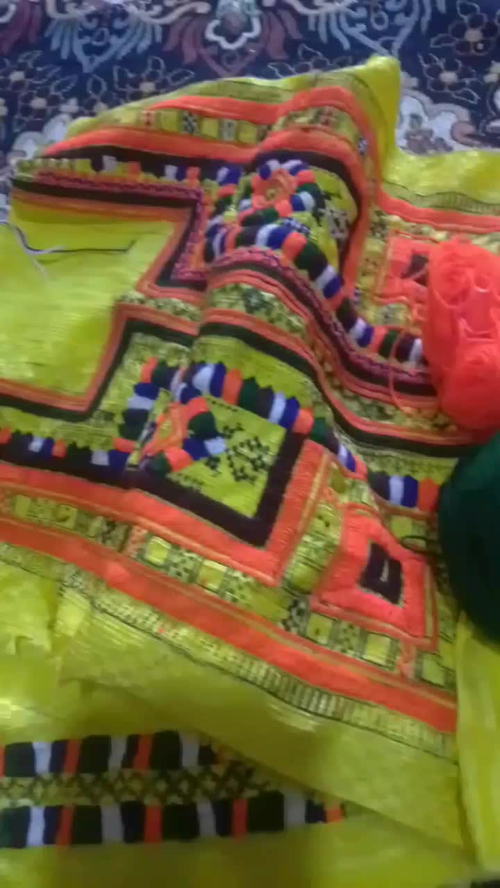 گمشده|لباس|ایرانشهر, |دیوار