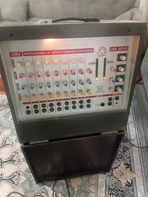 آمپیلی جاسکو 2500 و باند و میکروفون 58A شور و کابل|سیستم صوتی خانگی|قم, چهل درخت‎|دیوار