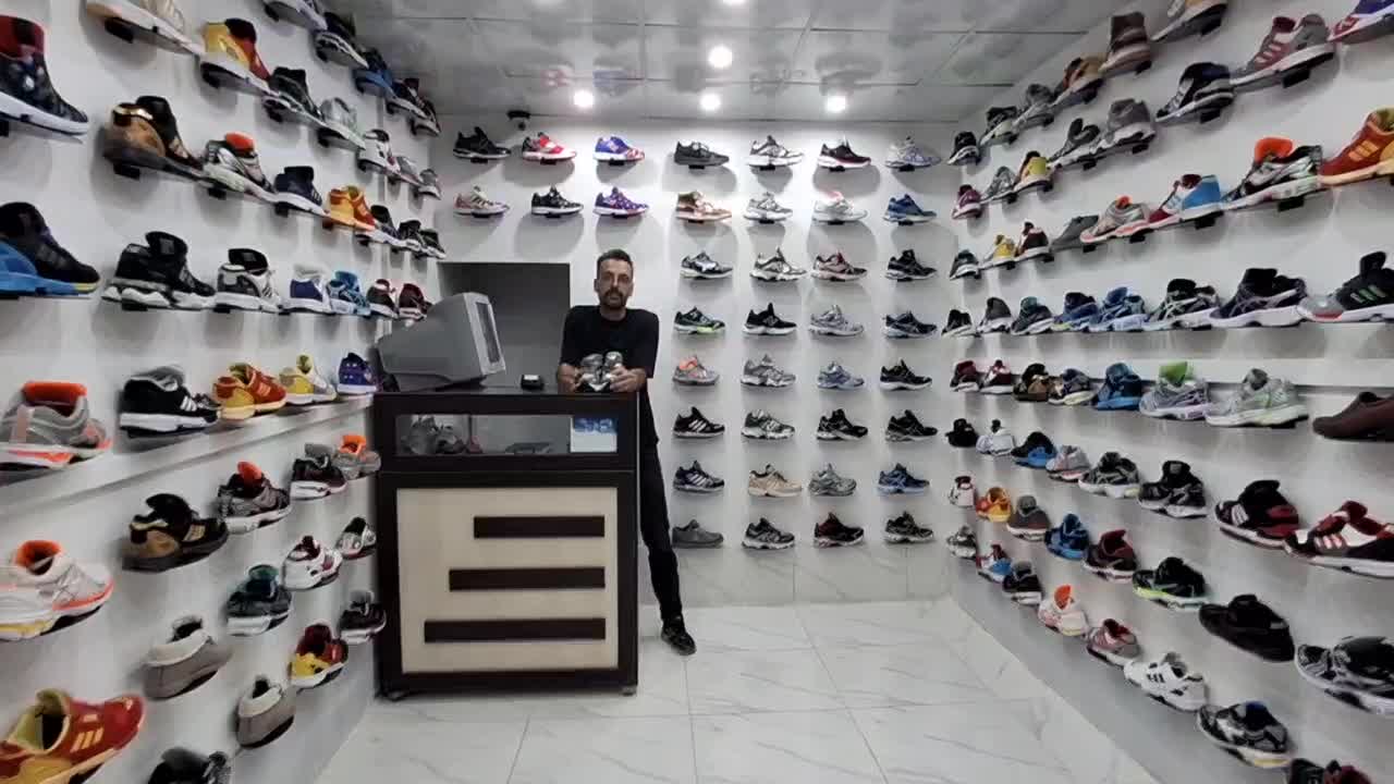 کافه کتونی موسیو 1|کیف، کفش، کمربند|اراک, |دیوار