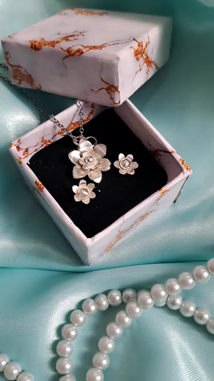 آویز شکوفه|جواهرات|گلپایگان, |دیوار