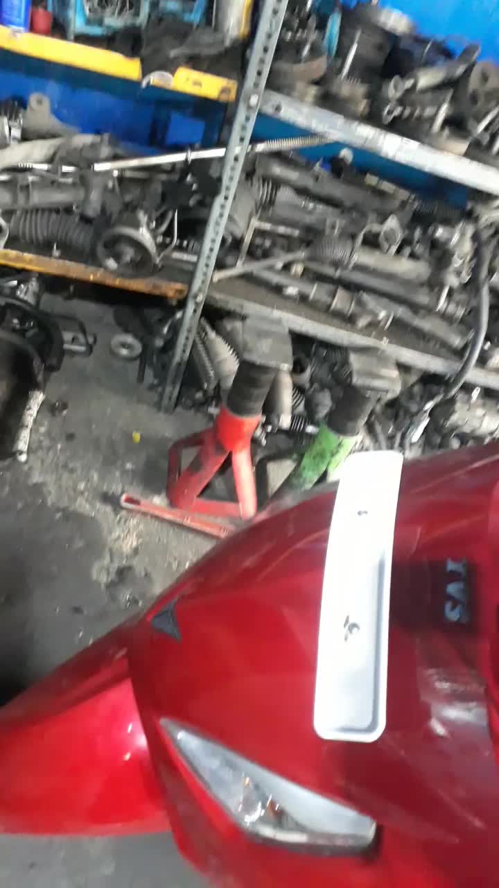 وگو. ژوپیتر. تی وی اس|موتورسیکلت|ری, شهادت|دیوار