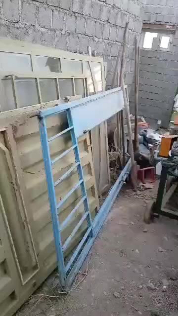 مقداری ضایعات در و پنجره و مصالح ساختمانی|مصالح و تجهیزات ساختمان|بوکان, |دیوار