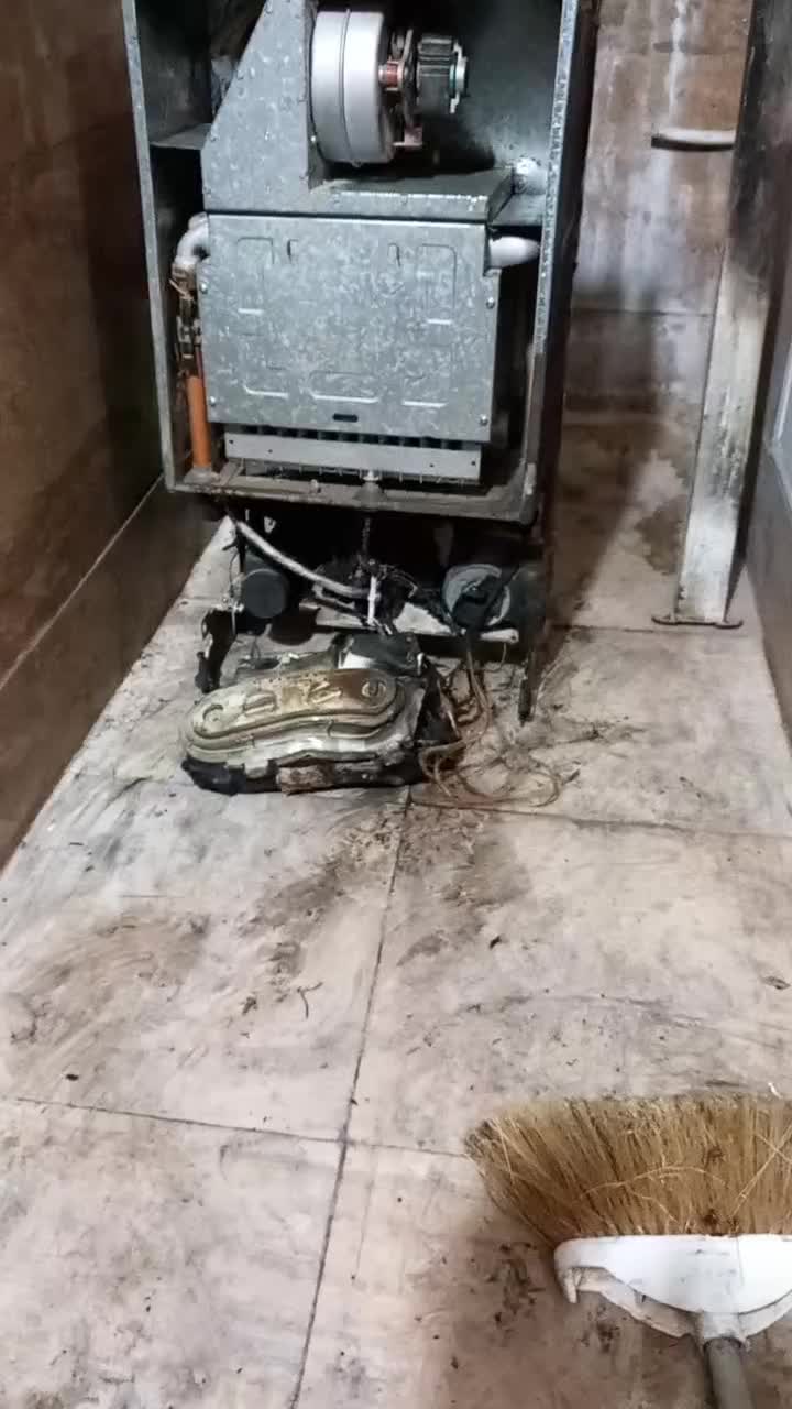 پکیچ ایران رادیاتور.  نیمه سوخته|آبگرمکن، پکیج، شوفاژ|بجنورد, |دیوار