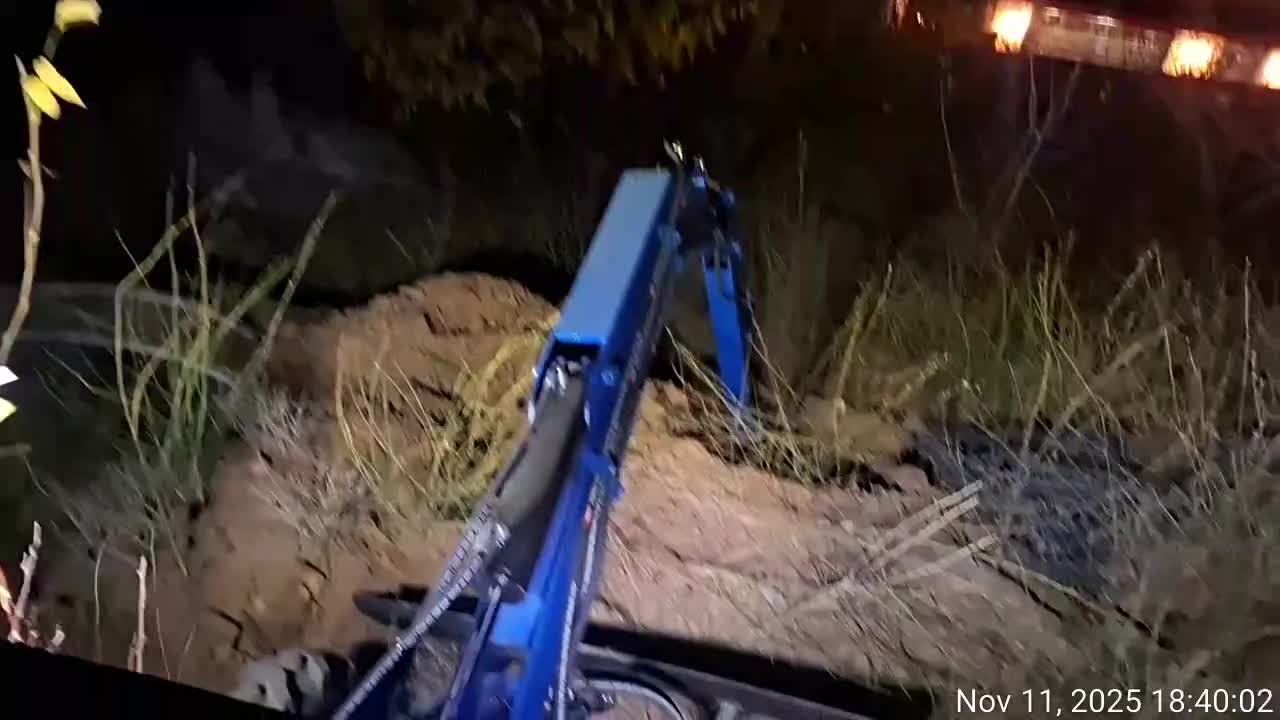 عملیات حفاری خاکبرداری با بیل کوچک|خدمات حمل و نقل|دماوند, گیلاوند|دیوار