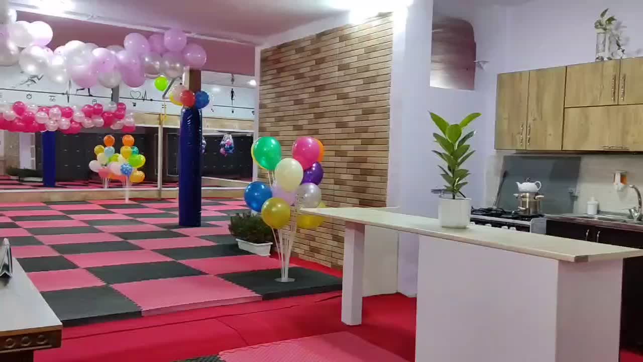 باشگاه ورزشی المپیک پرند ویژه بانوان و کودکان|خدمات آموزشی|پرند, فاز ۱|دیوار