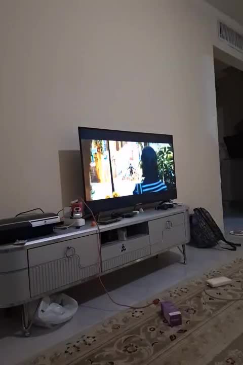 تلویزون|تلویزیون و پروژکتور|پرند, فاز ۶|دیوار