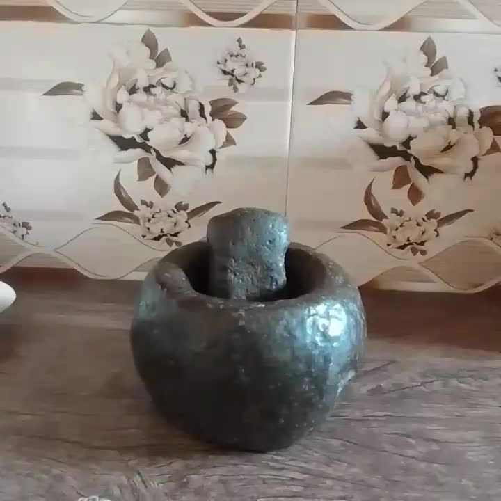 هاون قدیمی|کلکسیون اشیاء عتیقه|بردسیر, |دیوار