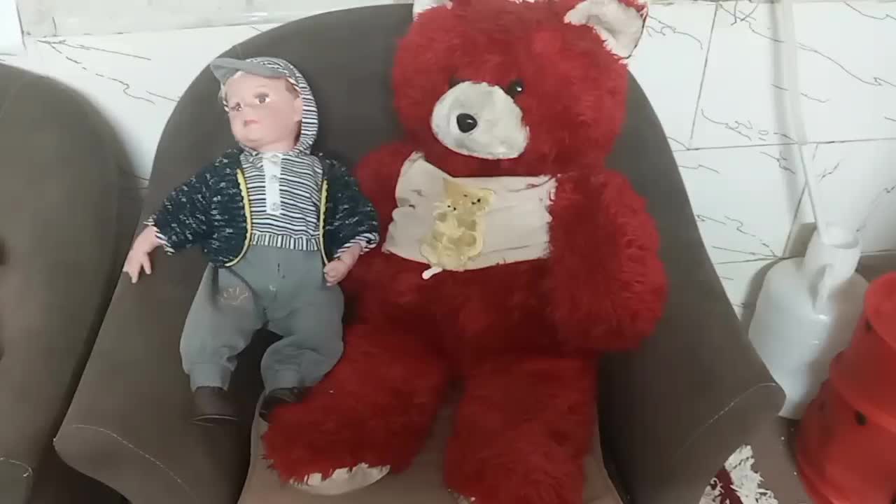 تعدادی عروسک و مانتو|اسباب‌‌بازی|ری, اقدسیه|دیوار