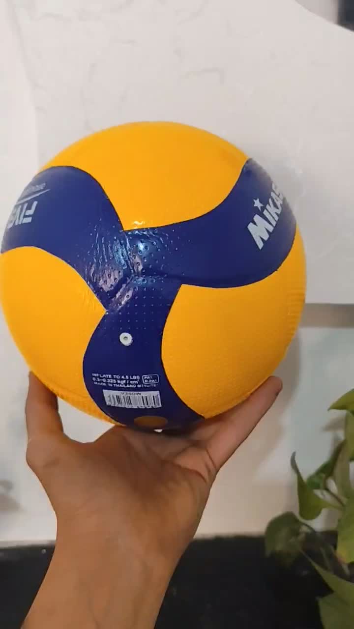 توپ والیبال میکاسا پایین ترین قیمت وبالاترین کیفیت|ورزش‌های توپی|تهران, منیریه|دیوار