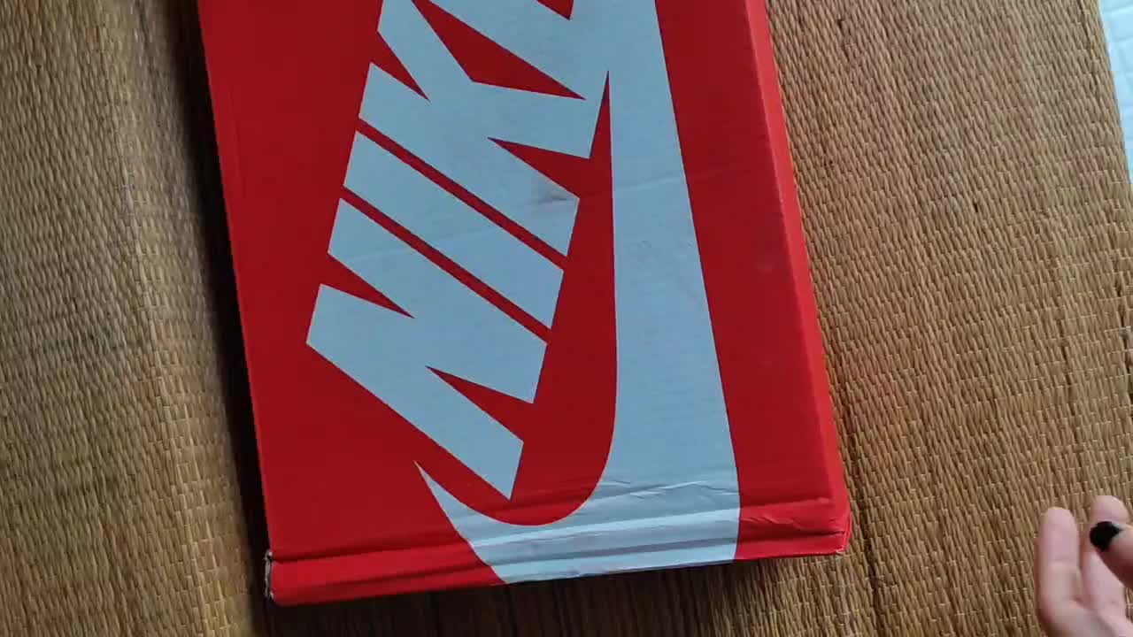 کفش کتونی|کیف، کفش، کمربند|بندر گناوه, |دیوار