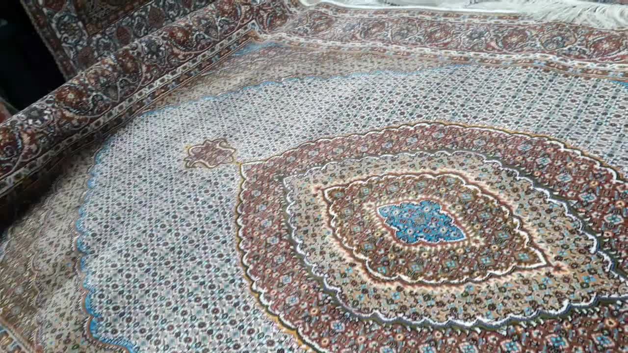 فرش ماهی کرم ۷۰۰شانه تراکم۳۰۰۰دایره۱×۱ سایز|فرش|تبریز, |دیوار