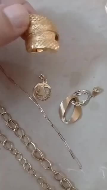 مقداری طلای ۱۸ عیار زنجیر و آویز و انگشتر|جواهرات|اردبیل, |دیوار