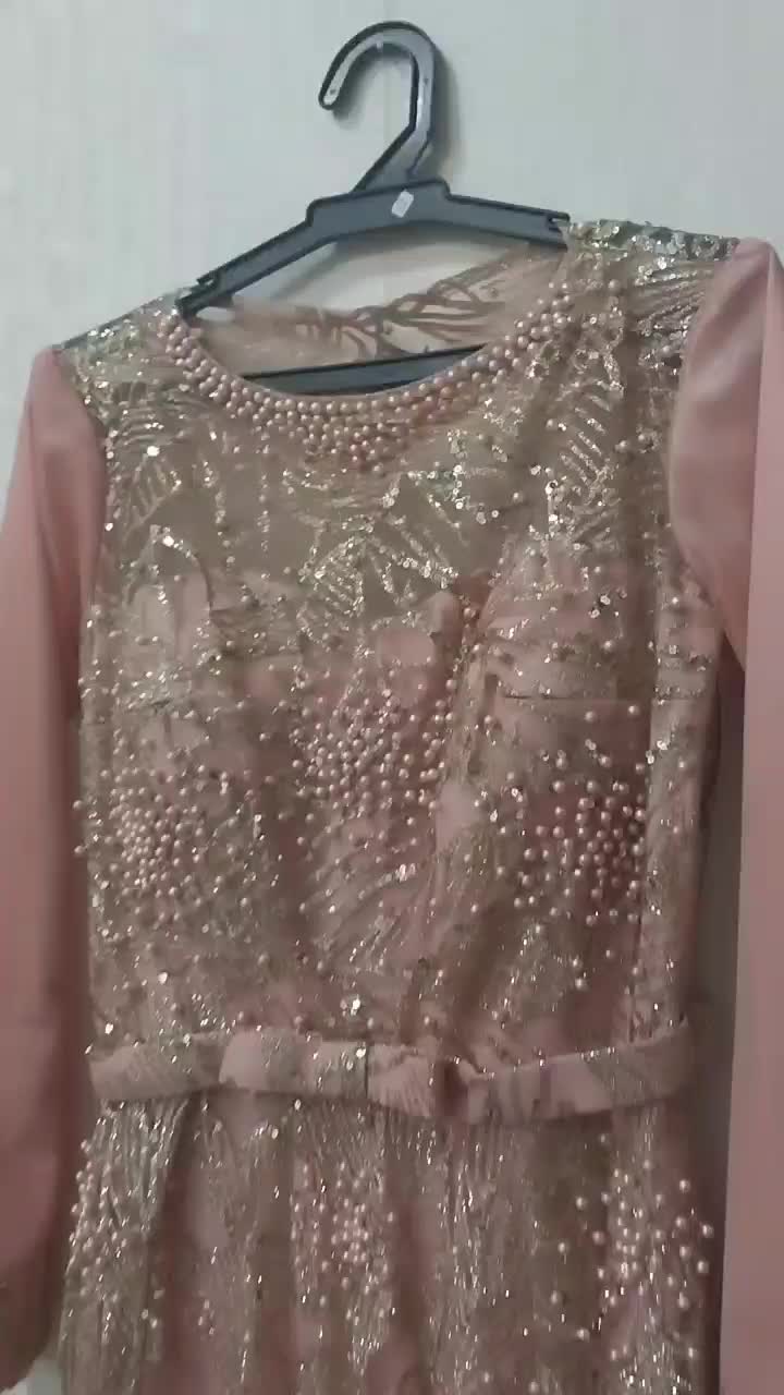 لباس مجلسی|لباس|رشت, رودبارتان|دیوار