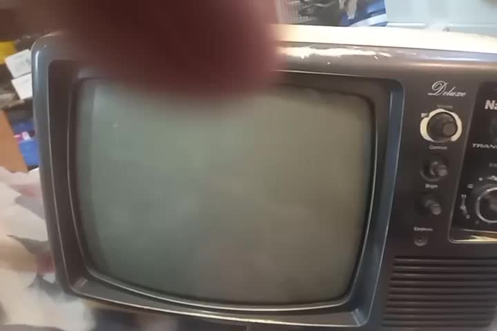 تلویزیون عتیقه ژاپن|کلکسیون اشیاء عتیقه|تبریز, |دیوار