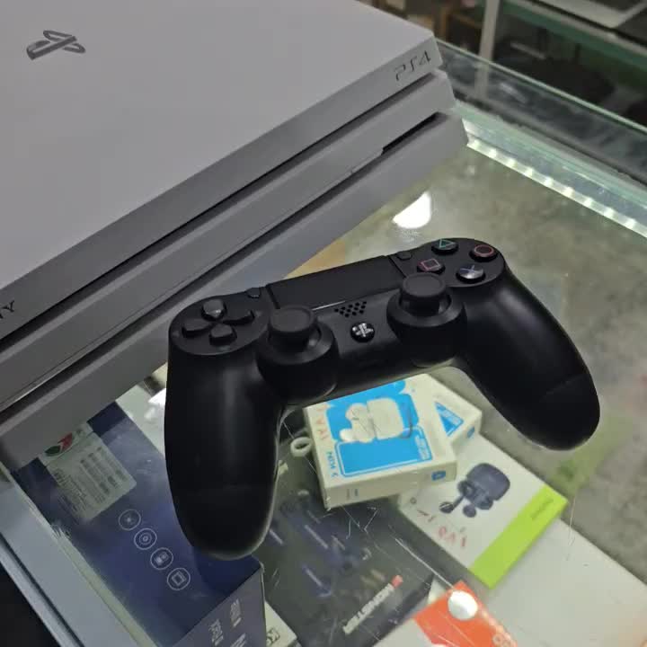 کنسول PS4 PRO کپی خور تک دسته با ۲۰ بازی در حد نو|کنسول، بازی ویدئویی و آنلاین|یاسوج, |دیوار