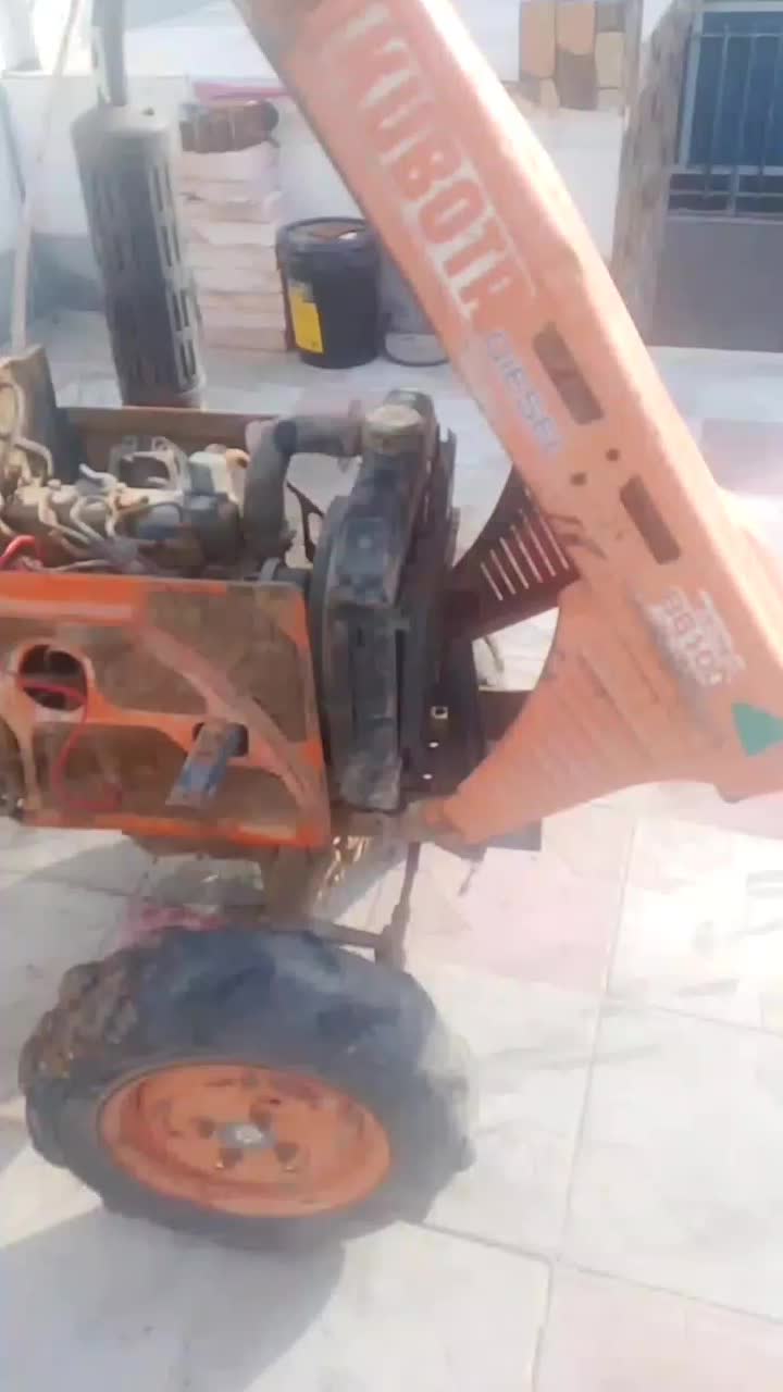 تراکتور|خودرو سنگین|سده (خراسان جنوبی), |دیوار