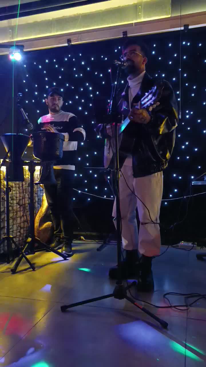 خواننده و نوازنده گیتار|خدمات پذیرایی، مراسم|تهران, باشگاه نفت|دیوار