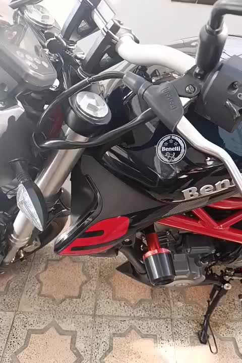 بنلی 300درحدصفرکم کارمدل 1400|موتورسیکلت|برخوار, |دیوار