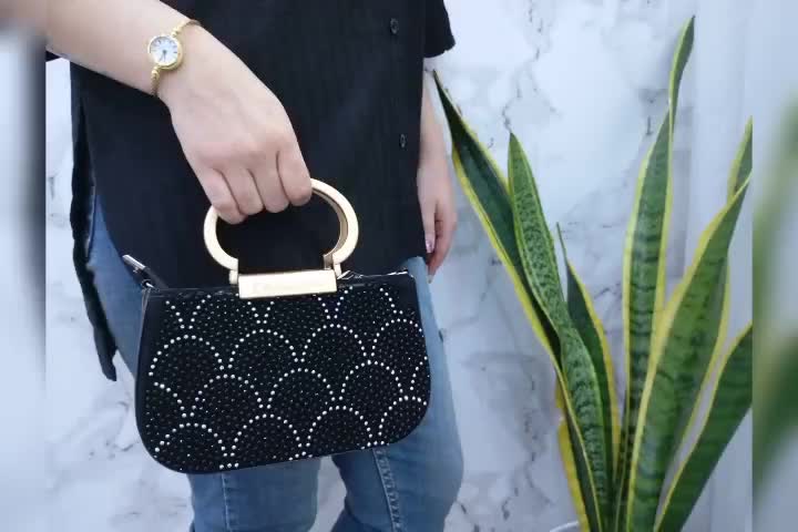 خانم های باکلاس|کیف، کفش، کمربند|ساری, |دیوار