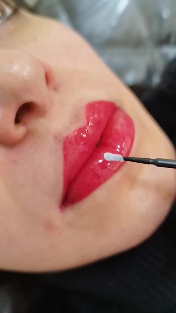 پیگمنتر ومدرس بین المللی ارایش دائم.مدرک پداگوژی|خدمات آرایشگری و زیبایی|گرمی, |دیوار