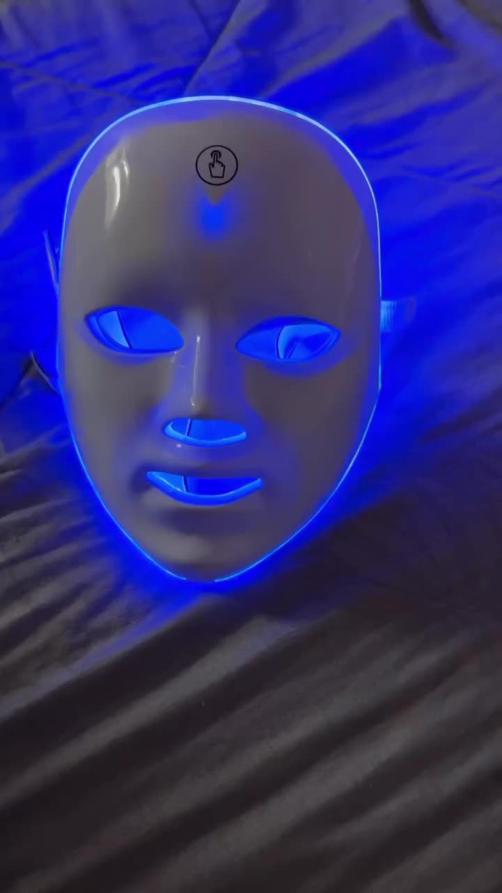 LED face Mask light therapy|آرایشگاه و سالن‌های زیبایی|بندر انزلی, استادیوم|دیوار