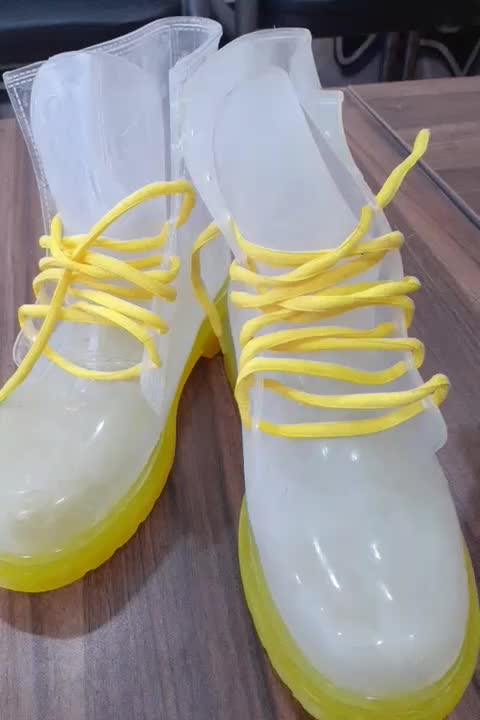 تعدادی بوت چکمه شیشه ای|کیف، کفش، کمربند|بندر انزلی, جهانگانی|دیوار