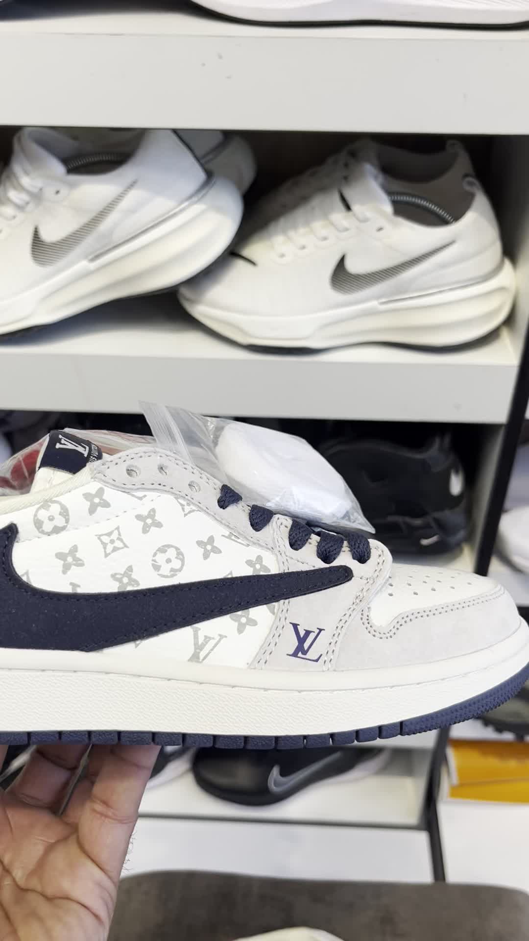 کتونی نایک جردن تراویس لویی ویتون سایز زنانه|کیف، کفش، کمربند|تهران, باشگاه نفت|دیوار