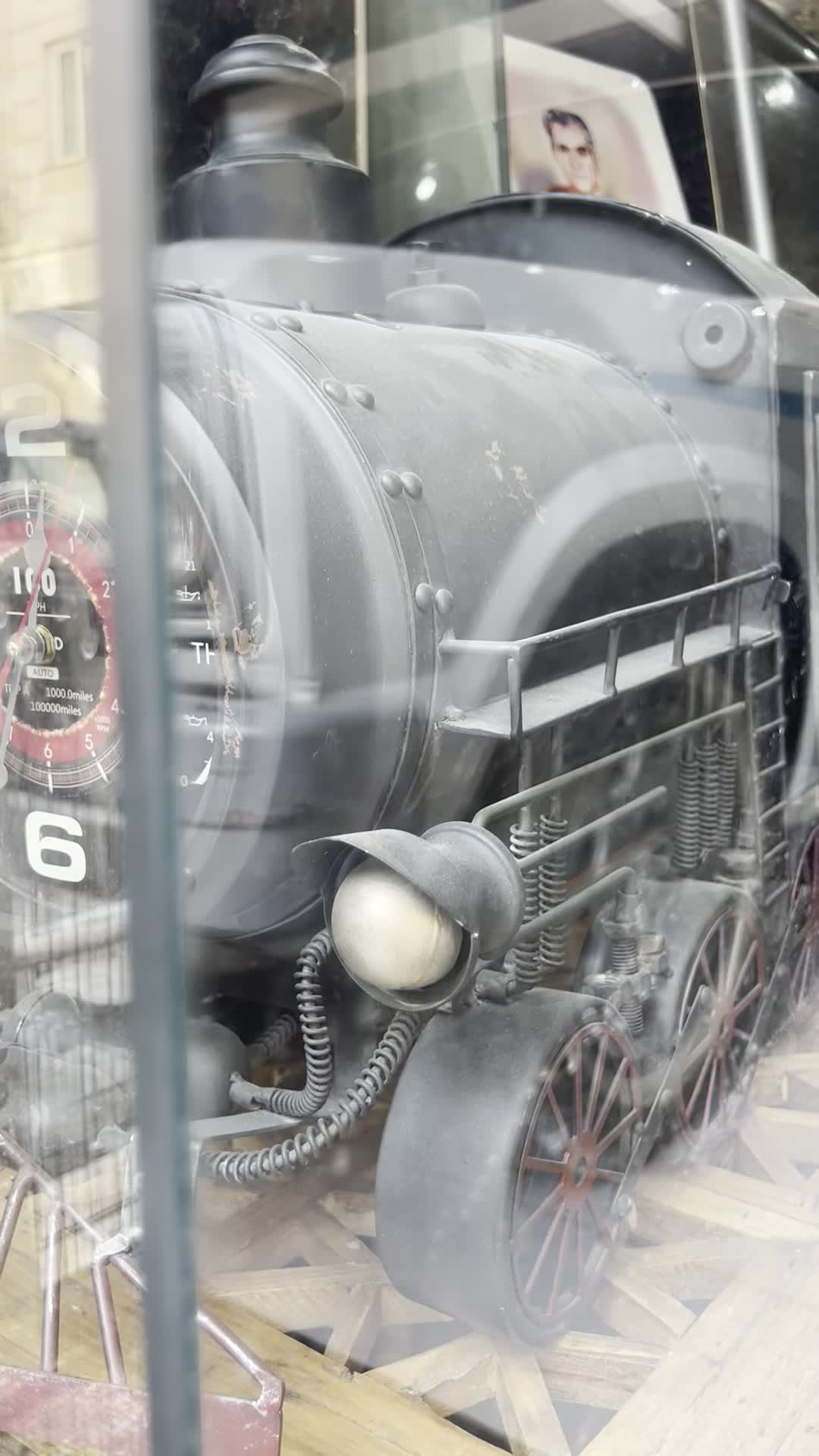 عتیقه|کلکسیون اشیاء عتیقه|تهران, فلسطین (میدان انقلاب)|دیوار