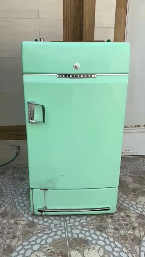 یخچال نفتی قدیمی درحد نو نو آکبند|کلکسیون اشیاء عتیقه|چورزق, |دیوار