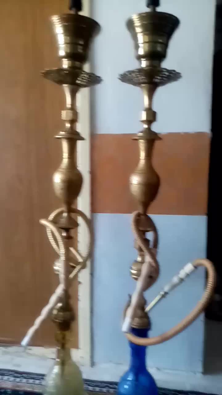 قلیان بزرگ برنجی قدیمی قلمکاری ارتفاع یک ونیم متر|کلکسیون اشیاء عتیقه|نیشابور, فردوسی جنوبی|دیوار