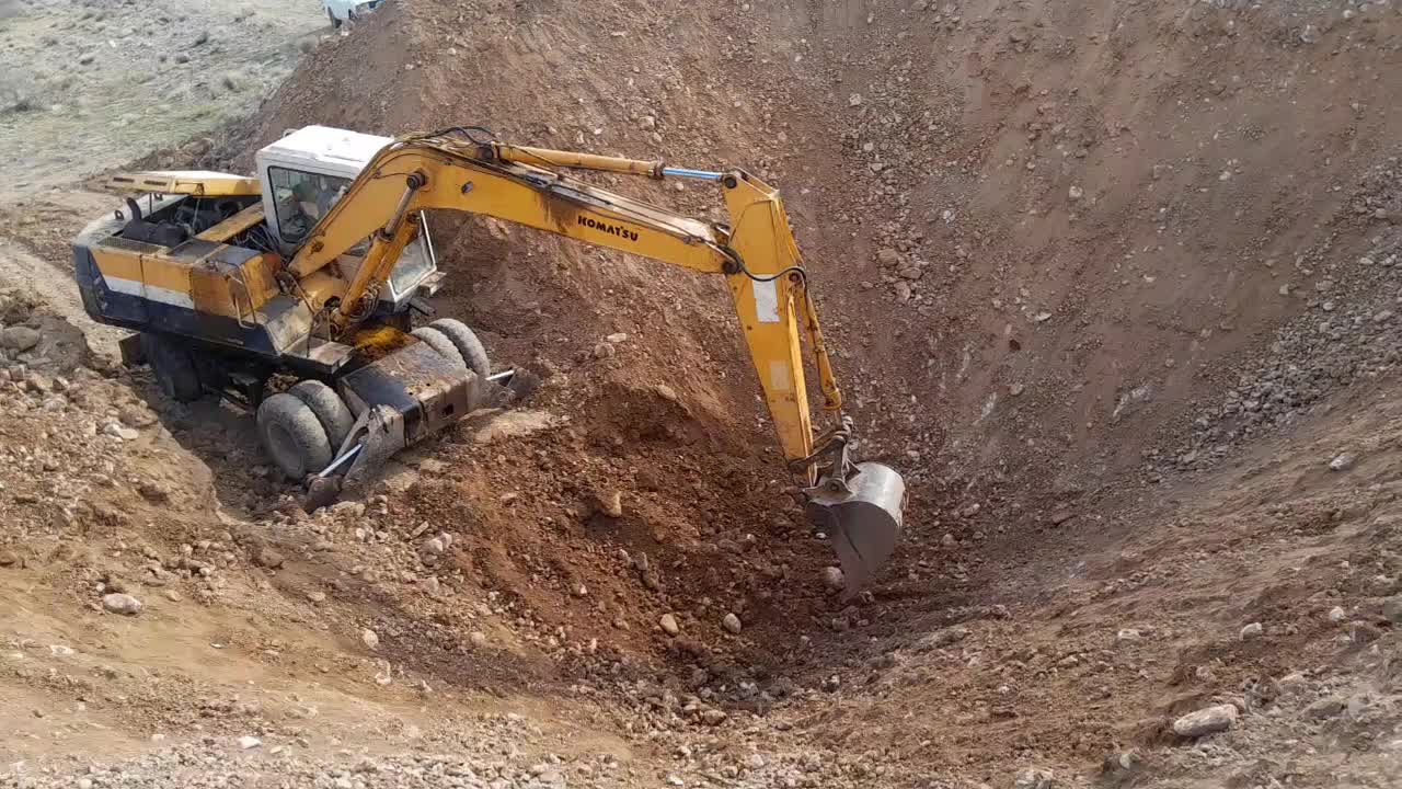 بیل لاستیکی  کوماتسوخط۵استثنایی|خودرو سنگین|میمند, |دیوار