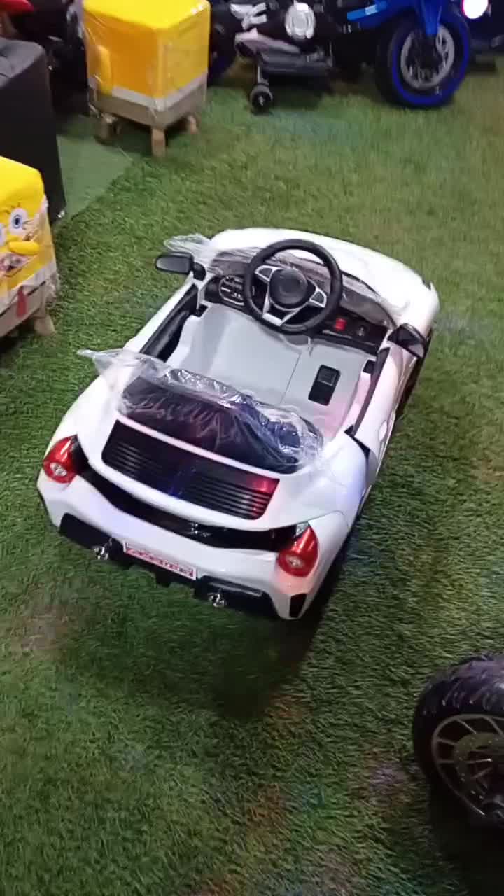 ماشین شارژی فراری سفید دو موتوره|اسباب‌‌بازی|قم, شهر قائم|دیوار