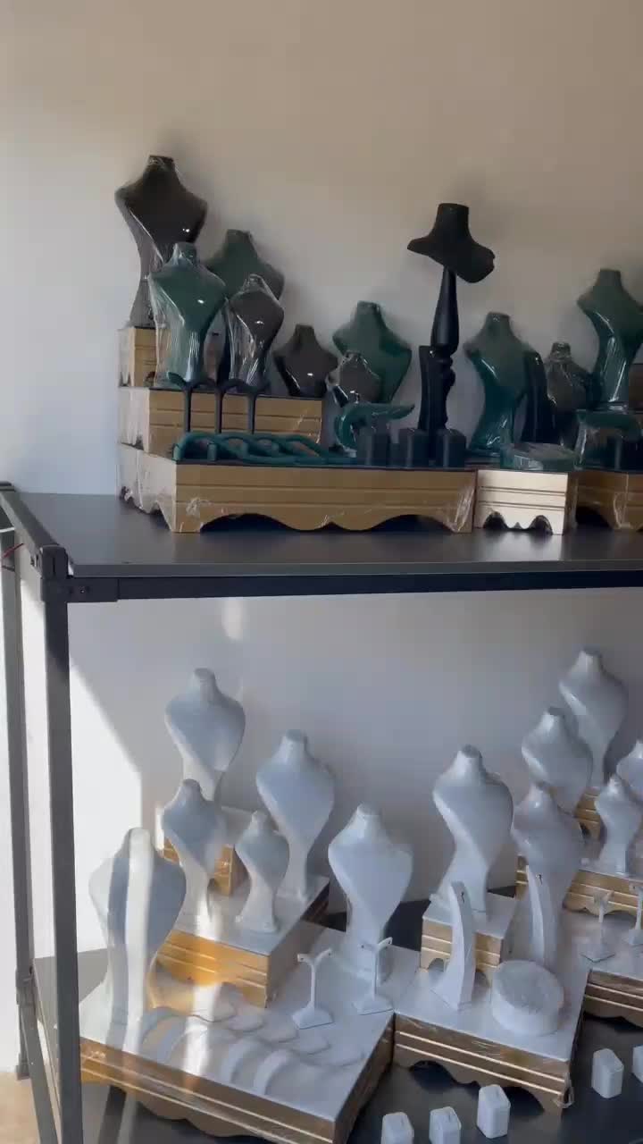 مانکن طلا ' ویترین طلا 'دکور طلا|فروشگاه و مغازه|تهران, زنجان جنوبی|دیوار