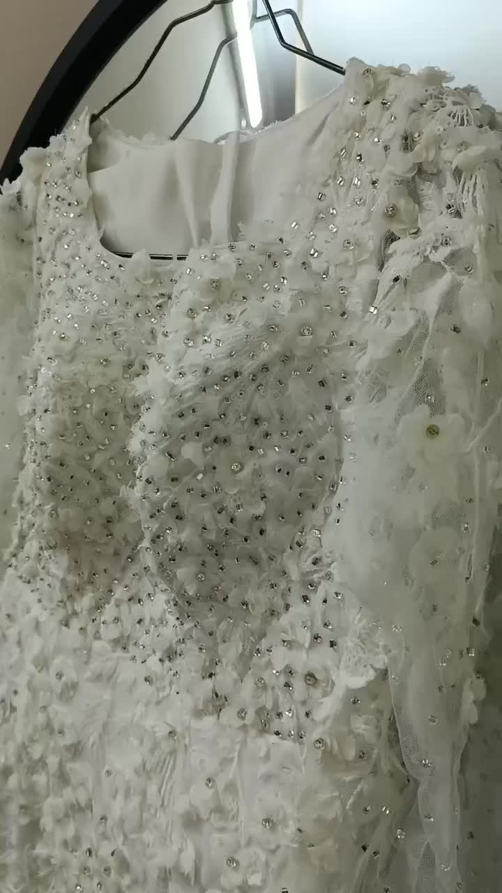 لباس عروس|لباس|قرچک, میرزائی جنوبی|دیوار