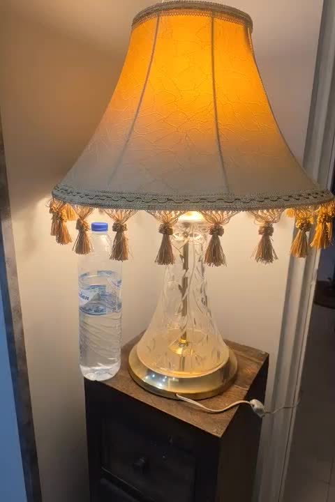 آباژور بزرگ|چراغ خواب و آباژور|شیراز, فرهنگ شهر|دیوار